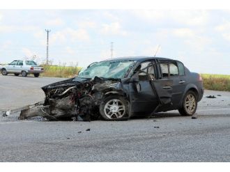 Yunak’ta Otomobiller Çarpıştı: 4 Yaralı