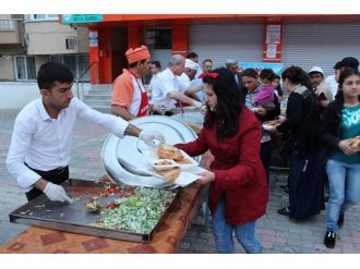 İftar Çadırın’da Her Gün 500 Kişiye Yemek Veriliyor