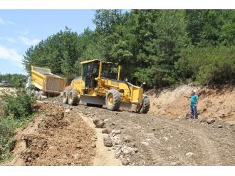 Akyazı’da Mahalle Yolları Genişliyor