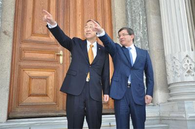 Bakan Davutoğlu, Ban Ki-Moon ile görüştü 