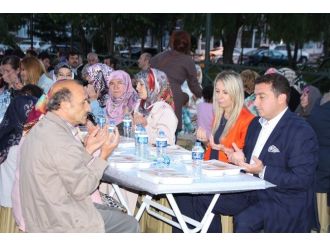 Ortak İftar Coşkusu Yeni Mahalle’de Yaşandı