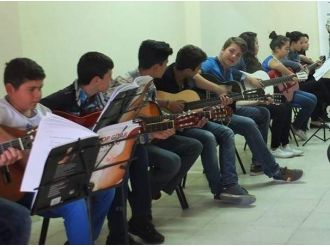 Yozgat Gençlik Merkezi Tarafından Açılan Bağlama Ve Gitar Kursu Yoğun İlgi Görüyor