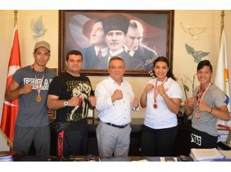 Kuşadalı Şampiyonlardan Başkan Kayalı’ya Ziyaret