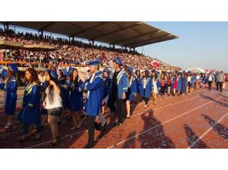Mersin Üniversitesi’nde Mezuniyet Coşkusu