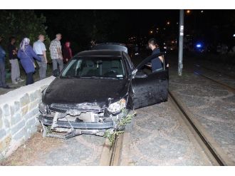 Otomobil Raylı Sistem Yoluna Uçtu