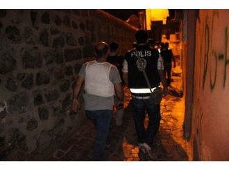 Diyarbakır Polisi Sur İlçesinde Güven Ve Huzur Uygulaması Yaptı