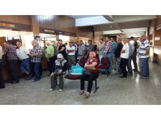 Aydın Vergi Dairesinde Son Gün Kuyruğu Oluştu