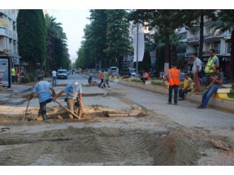 Doğalgaz Çalışması Menderes Bulvarı’nda Trafiği Felç Etti