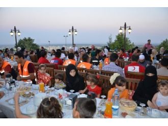 Vali Tapsız, Suriyeli Öksüz Ve Yetimlerle İftarda Bir Araya Geldi