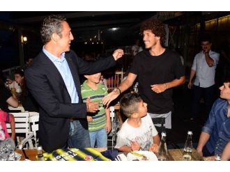 Okuma İstekli Çocuklar Ünlülerle İftarda Buluştu