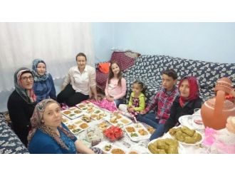 Ak Partili Hanımlar, Oruçlarını Halkla Birlikte Açıyor