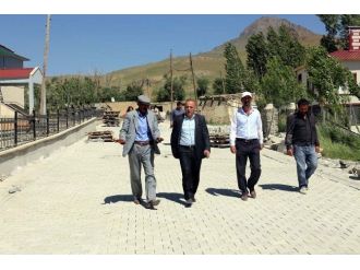 Gürpınar Belediyesinden Yol Yapım Çalışmaları
