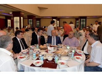 Vali Çakacak, Askon’un İftarında İşadamlarıyla Buluştu