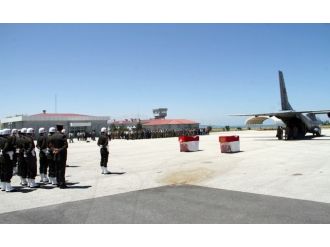 Hezil Çayına Düşerek Şehit Olan İki Asker İçin Tören Düzenleniyor