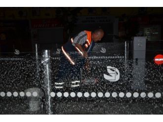 Tramvay Duraklarında Gece Temizliği