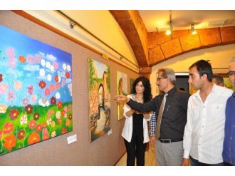 Kursiyerler Resim Sergisi Açtı