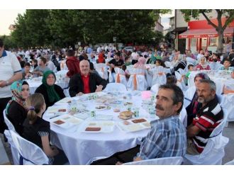 Mahallemde İftar Var Programı Arifiye’de Gerçekleşti