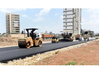 Seyhan’da Günde Bin 100 Ton Asfalt Üretilip Yol Yapılıyor