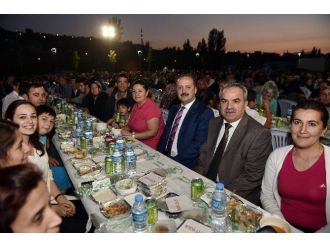 Balkanlarda Binlerce Kişi Aynı Sofrada Buluşuyor