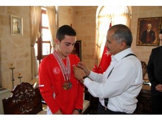 Şampiyon Sporcu Vali Koçak’la Görüştü