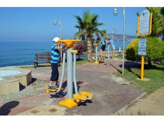 Alanya’da Sahil Yolundaki Spor Aletleri Yenilendi