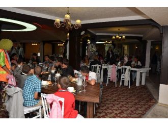 Vali Düzgün İftarını Çocuk Evleri Ve Yuvalarda Kalan Çocuklarla Birlikte Açtı