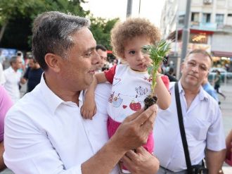 Çiçek Ve Çocuk Muratpaşa’da Buluştu