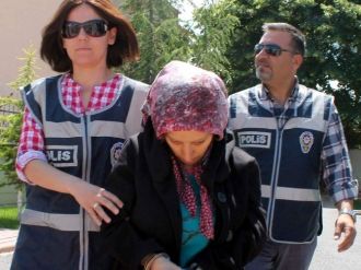 Dört Günlük Bebeğini Emzirip Çöpe Atmış