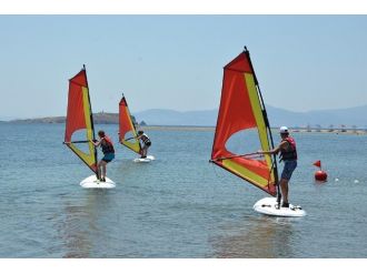 Foçalı Minikler Sörf Ve Yelken Öğrendi