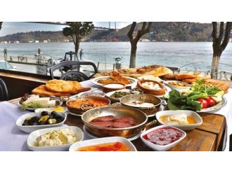 Nezih’ten Yöresel İftar Sırları