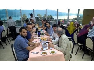 Saü İlahiyat Fakültesi İftar Yemeğinde Buluştu