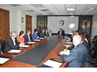 Vali Düzgün, Alman Heyetini Kabul Etti