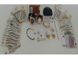 Bohçacı Kılığında Binalara Girerek Hırsızlık Yapan 3 Şüpheli Yakalandı