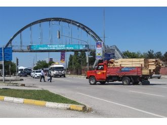 (Özel Haber) Ölümlü Kazaların Meydana Geldiği Kavşaktaki Üst Geçit Kullanılmıyor