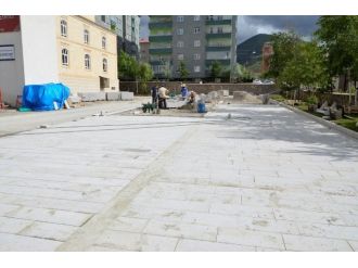 Palandöken Belediyesi, Camii Bahçelerine El Attı