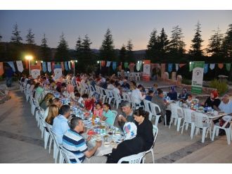 Başkan Polat, Yeşilyurt Belediye Meclis Üyeleriyle İftar Yaptı