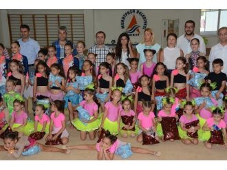 Polis Spor Gücü Kulübü Ritmik Jimnastik Sporcuları Yıl Sonu Gösterisi Yaptı