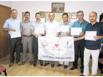 Gönen’deki Okullara Beyaz Bayrak Ödülü