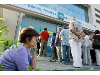 Yunanistan’da Bankalar Emekliler İçin Yeniden Açıldı