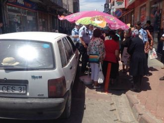 Yaşlı Kadın Otomobilin Altında Kaldı