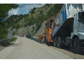 Durağan-vezirköprü Yolunda Yenileme Çalışmaları