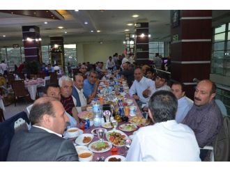 Tatvan Belediyesinden, İlçe Muhtarlarına İftar Yemeği