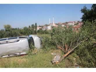 Takla Atan Araçtan Hafif Sıyrıklar İle Kurtuldu