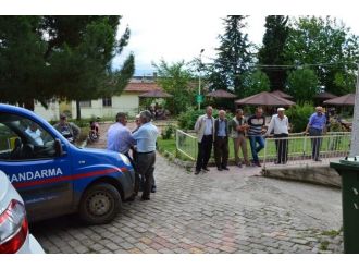 Eşi Ve Yanında Bulunan Şahsı Tüfekle Öldürdü