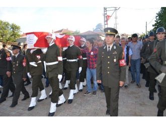 Şehit Uzman Onbaşı Gözyaşları Arasında Toprağa Verildi