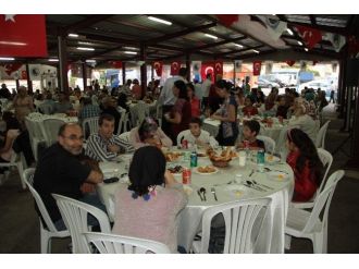 Kartal Belediyesi Engelli Ve Yaşlıları Aynı İftar Sofrasında Buluşturdu