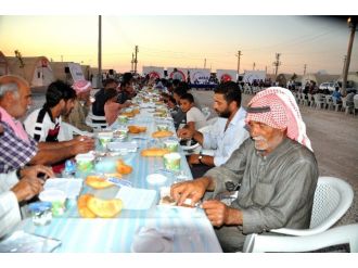 Vali İzettin Küçük İftarını Mültecilerle Baraber Açtı.