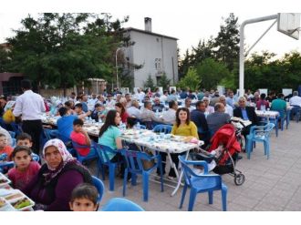 Vali Tapsız, Polatelilerle İftarda Buluştu