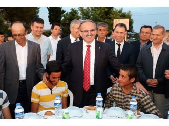 Vali Karaloğlu Mevsimlik İşçilerle İftar Açtı