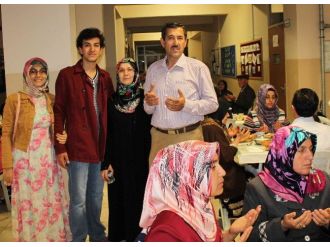 Mahalle Muhtarından İftar